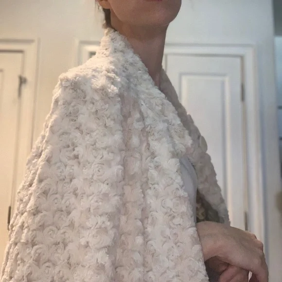 Glamorous Dennis Basso faux Persian lamb coat - Picture 2 of 15